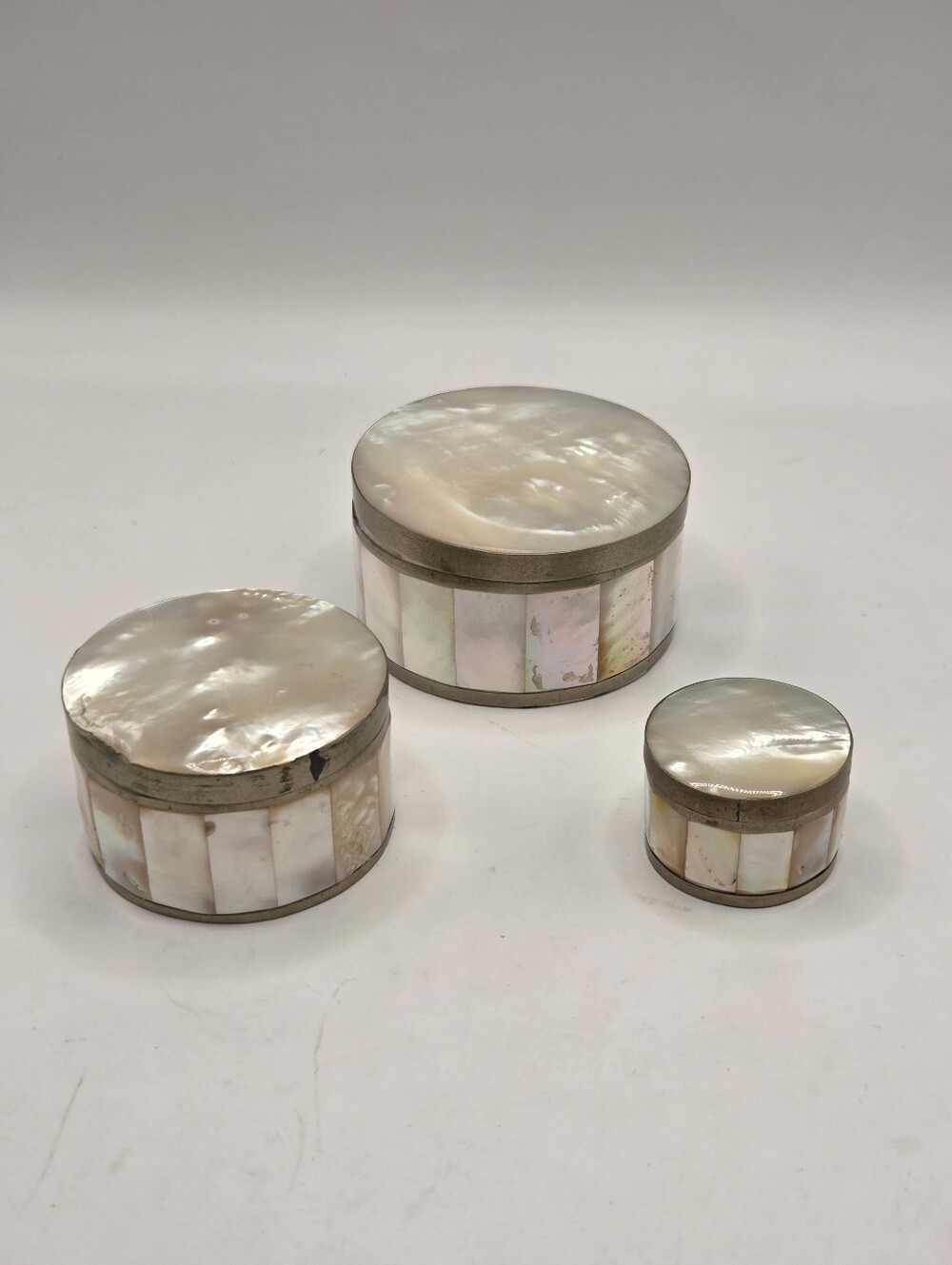 Mother of Pearl Trinket Box Antique Round With Mother Of Pearl Lid Set Of 3